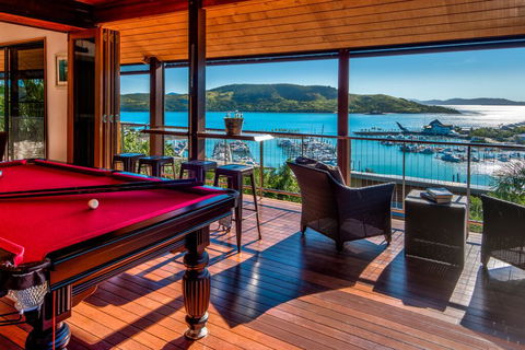 Uisce Luxury Holiday House With Jacuzzi Pool Table Cinema Premium Foxtel And Two Buggies - Tourism Townsville 0