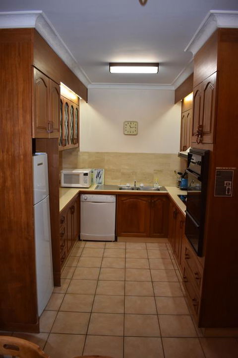 Unit 2, Ballingalla Apartments - Tourism Townsville 3