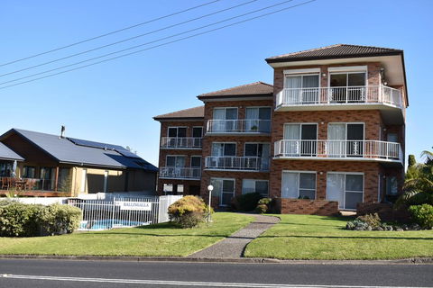 Unit 2, Ballingalla Apartments - Tourism Townsville 1
