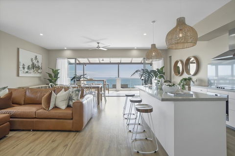 UNIT 35 Whitsundays - Tourism Townsville 0