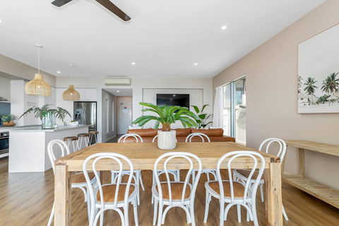 UNIT 35 Whitsundays - Tourism Townsville 3