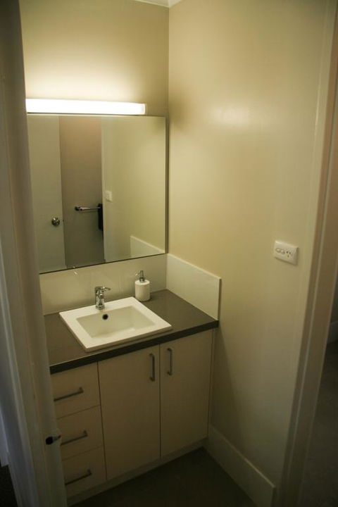 Unit1, Graydon Lodge - Tourism Townsville 3