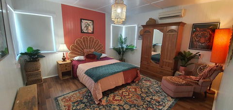 Victoria House - Tourism Townsville 0