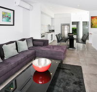 Views from Red Hill - Modern and Spacious Split-Level Executive 3BR Red Hill Apartment Close to CBD - Tourism Townsville