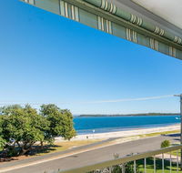 VIEWS VIEWS VIEWS Front Top Floor Waterfront Unit - Chnook Apartments South Esp Bongaree - Tourism Townsville
