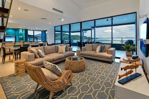 Villa 12 The Edge On Hamilton Island - Tourism Townsville 1