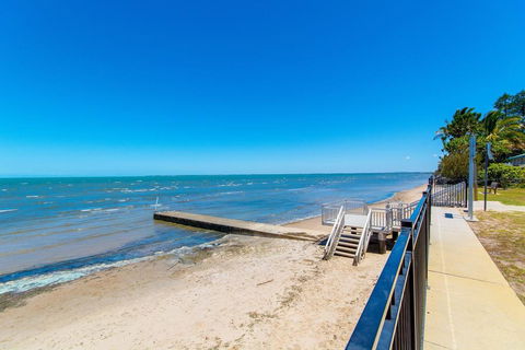 Views, Pool, Air Conditioning - Karoonda Sands Welsby Pde, Bongaree - Tourism Townsville 3