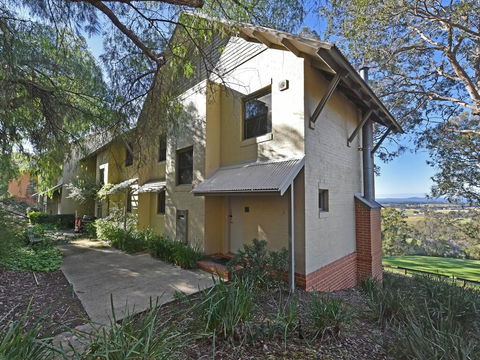 Villa 2br 540 Greenview Resort Condo Located Within Cypress Lakes Resort Nothing Is More Central - Tourism Townsville 3