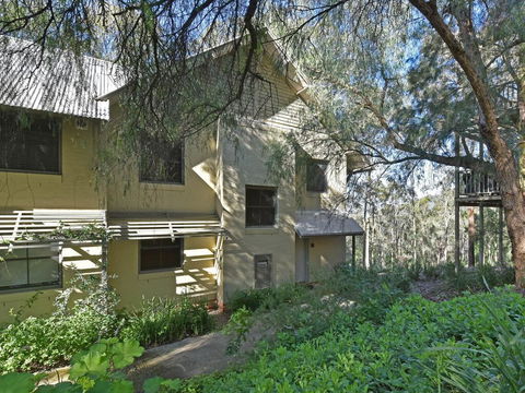 Villa 2br 540 Greenview Resort Condo Located Within Cypress Lakes Resort Nothing Is More Central - Tourism Townsville 2