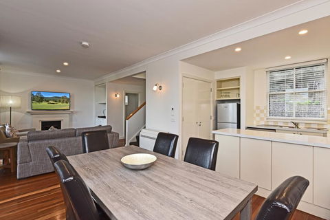 Villa 2br Grange Resort Condo Located Within Cypress Lakes Resort (nothing Is More Central) - Tourism Townsville 1