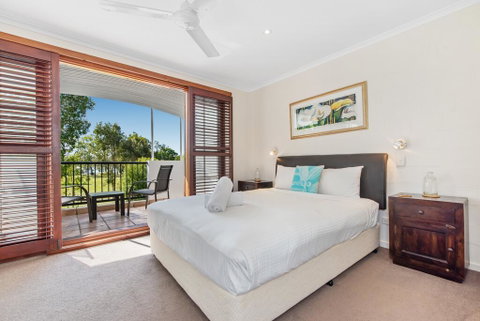 Villa Aqua - Tourism Townsville 0