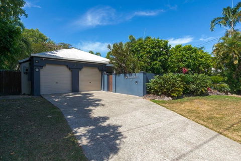 Villa Blue - Tourism Townsville 1