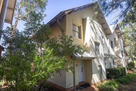Villa Boronia - Tourism Townsville 0