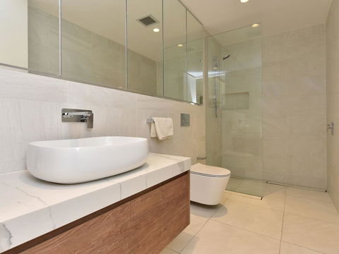 Villa Catania Waterside At Trinity Point - Tourism Townsville 3