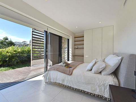 Villa Catania Waterside At Trinity Point - Tourism Townsville 1