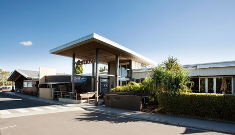 Villa Noosa Hotel - Tourism Townsville 0