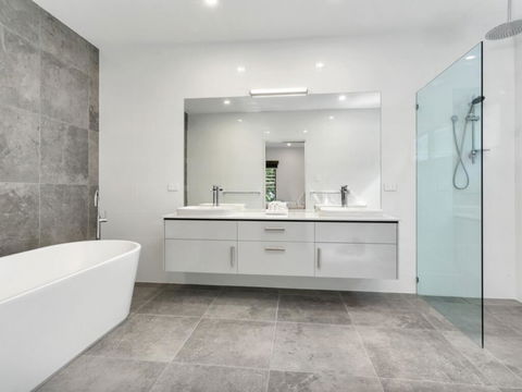Villa Tiino - Clifton Beach - Tourism Townsville 2