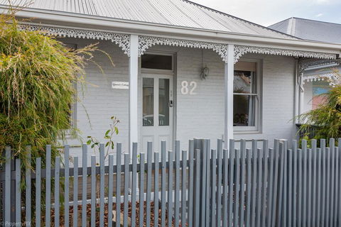 Walk To Salamanca, Queens Cottage LUX 3bdm Queens Cottage - Tourism Townsville 3