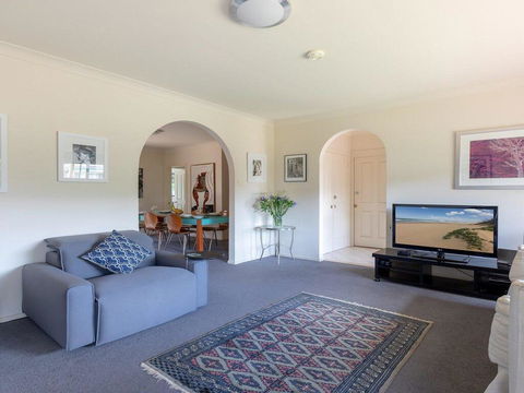 Walling-Clifton Gardens - Backing Onto Golf Course - Tourism Townsville 2