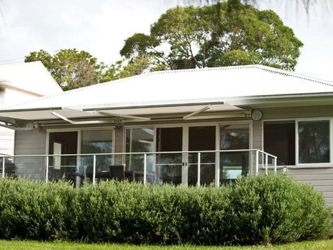 Wangi Lakehouse - Renovated Lake Macquarie Lakefront Location - Tourism Townsville 1