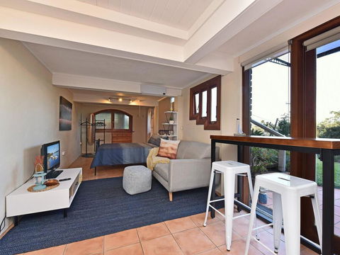 Wangi Waterfront Delight 1bdr Studio - Tourism Townsville 0