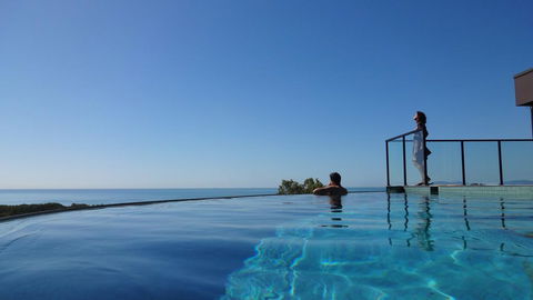 Warrawong Lodge - Tourism Townsville 0