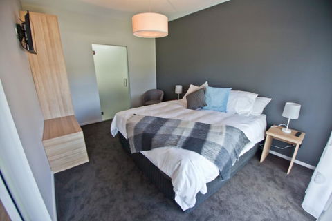 Waterfront Apartments - Tourism Townsville 3