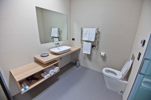 Waterfront Apartments - Tourism Townsville 2