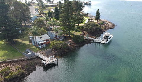 Waterfront Cottages - Tourism Townsville 0