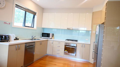 Apollo Bay Seal Apartments - Tourism Townsville 6