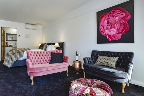 Daylesford Art Motel - Tourism Townsville 4