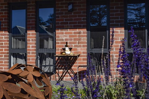 Daylesford Art Motel - Tourism Townsville 21
