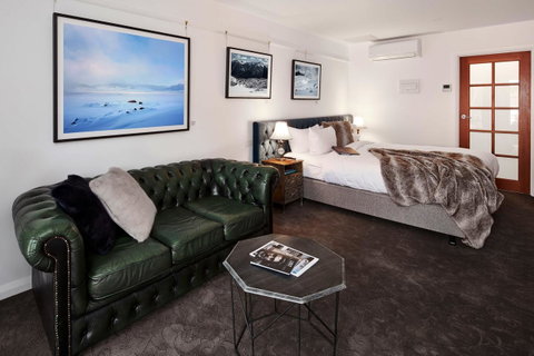 Daylesford Art Motel - Tourism Townsville 9
