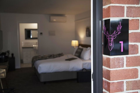 Daylesford Art Motel - Tourism Townsville 8