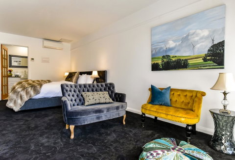 Daylesford Art Motel - Tourism Townsville 7