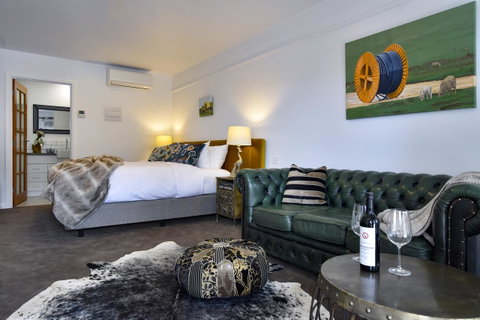Daylesford Art Motel - Tourism Townsville 6