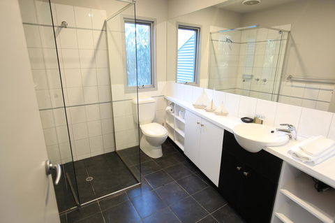 Lorne Luxury - Tourism Townsville 5