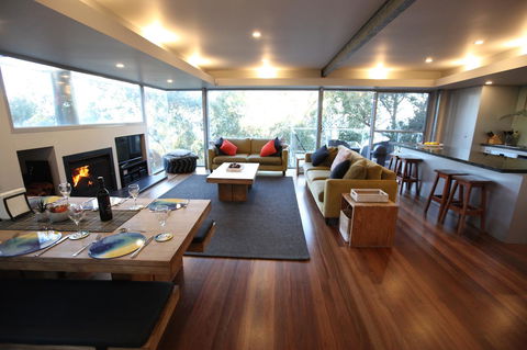 Lorne Luxury - Tourism Townsville 7