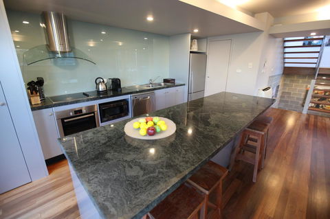 Lorne Luxury - Tourism Townsville 10