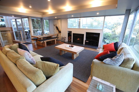 Lorne Luxury - Tourism Townsville 8