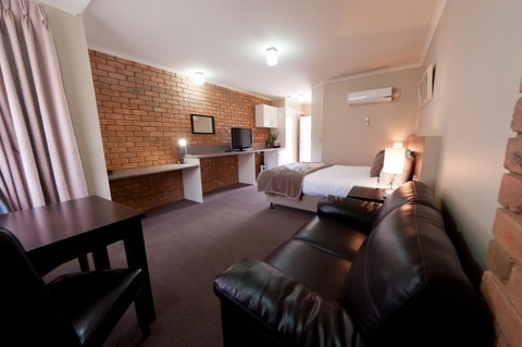 National Hotel Complex Bendigo - Tourism Townsville 0