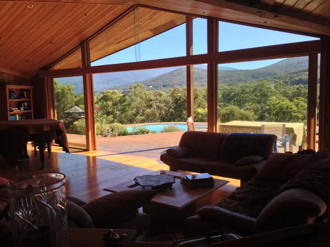 Kangaroo Manor - Tourism Townsville 0