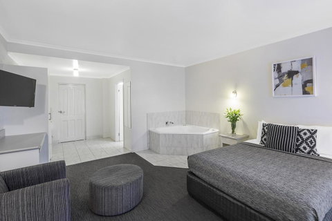 Cathedral Motor Inn - Tourism Townsville 18