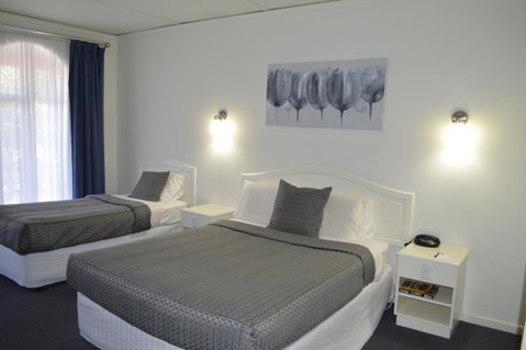 Cathedral Motor Inn - Tourism Townsville 9