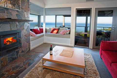 Points South By The Sea - Tourism Townsville 0