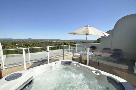 Noosa Hill Resort - Tourism Townsville 1
