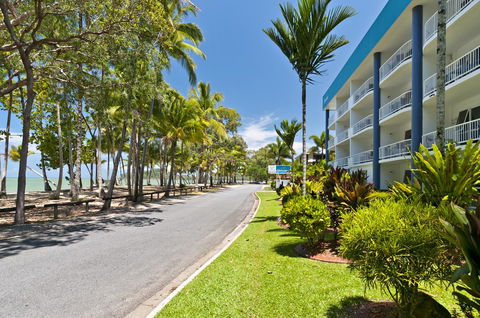 Agincourt Beachfront Apartments - Tourism Townsville 11
