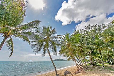 Agincourt Beachfront Apartments - Tourism Townsville 3