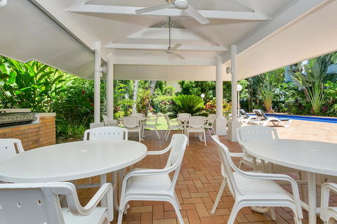 Agincourt Beachfront Apartments - Tourism Townsville 10
