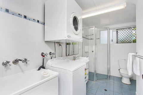 Agincourt Beachfront Apartments - Tourism Townsville 25